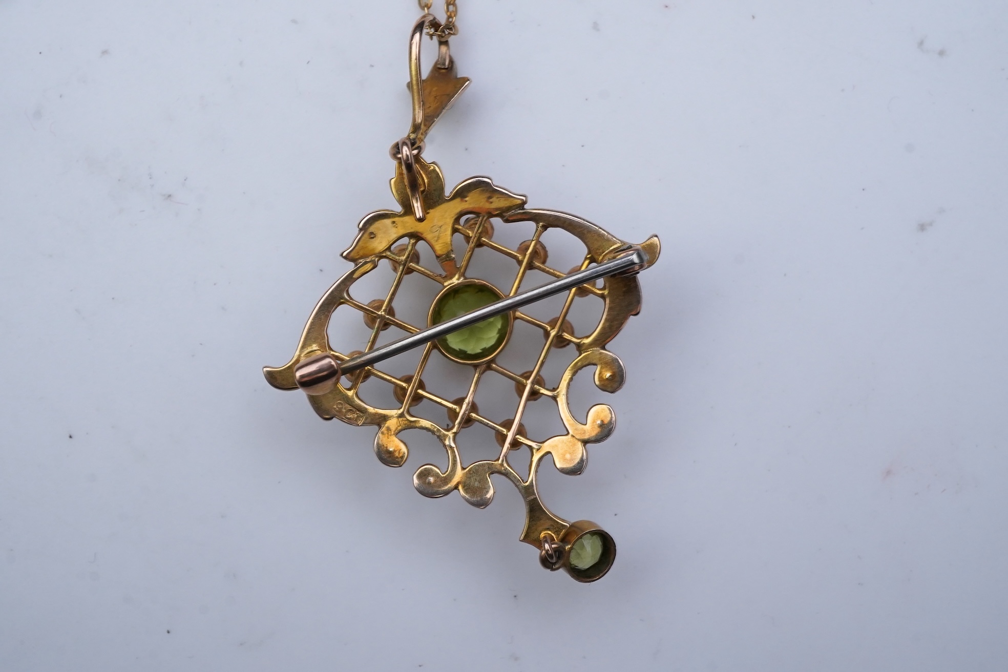 An Edwardian peridot and seed pearl pendant/brooch, early 20th century